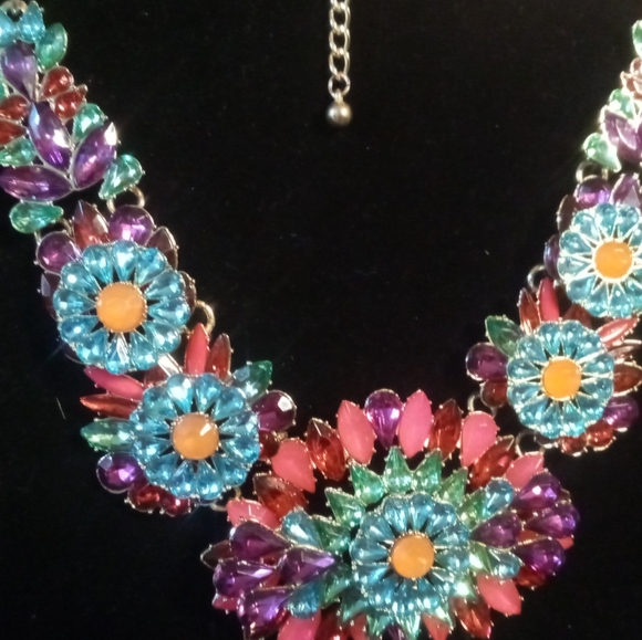 Charming Charlie statement collar bib necklace 18 to 22 inches long - Picture 8 of 11